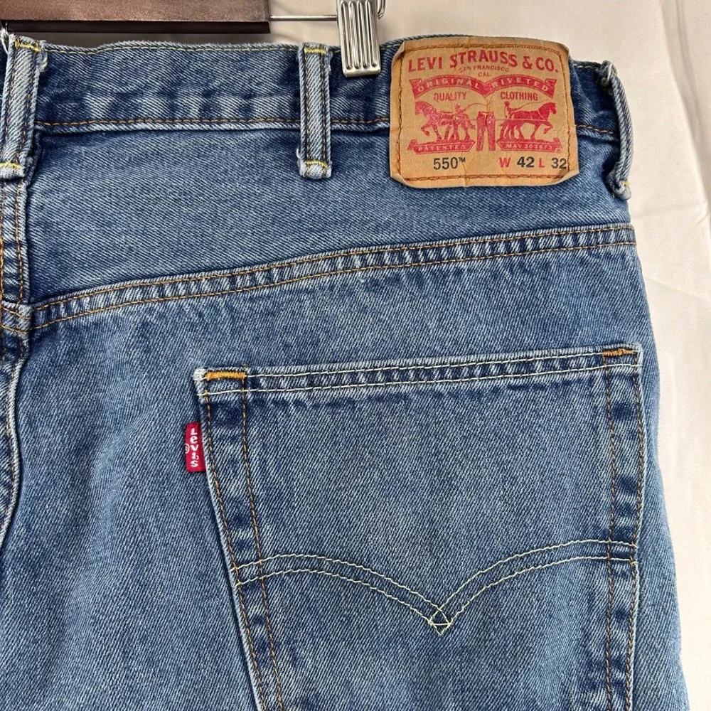 Levi's 550 Relaxed Fit Jeans Mens 42x32 Blue Medium Wash Tapered Leg Denim